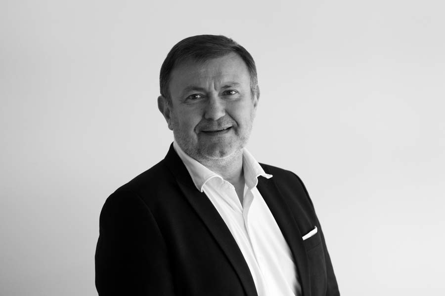 ERICPELLERINNOIRETBLANC.jpg (900×600)